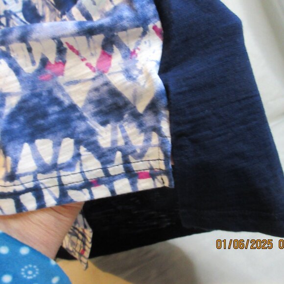 CHAPS SPORT~ BLUE WITH A GEOMETRIC PATTERN FRONT~60% COTTON 40% MODAL SIZE LARGE - Picture 4 of 5